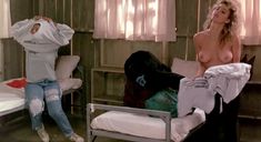 Голая Стэйси Ламберт в фильме «Спящий лагерь 3. Безлюдная территория» фото #4