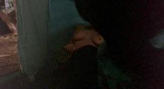 Голая Стэйси Ламберт в фильме «Спящий лагерь 3. Безлюдная территория» фото #14