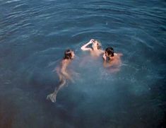 Голая Сьюзен Джордж в фильме «Тигровая акула»