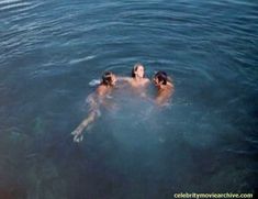 Голая Сьюзен Джордж в фильме «Тигровая акула»