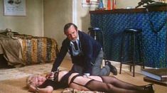 Сьюзен Тиррел засветила грудь в фильме «История обыкновенного безумия» фото #4