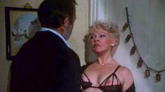 Сьюзен Тиррел засветила грудь в фильме «История обыкновенного безумия» фото #6