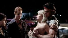 Голая Сьюзи Слэйтер в фильме «Дикие улицы» фото #3