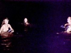 Голая Сьюзэн Плейер в фильме «Пляж Малибу» фото #2