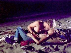 Голая Сьюзэн Плейер в фильме «Пляж Малибу» фото #9