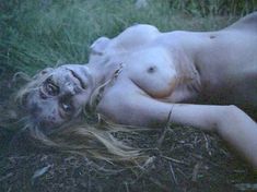 Голая Сьюзэн Фитерли в фильме «Потрошитель» фото #4