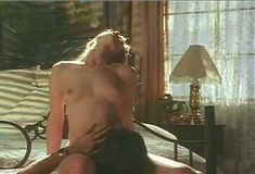 Голая Сьюзэн Хейл в фильме «Сказки на ночь» фото #2