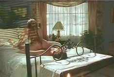 Голая Сьюзэн Хейл в фильме «Сказки на ночь» фото #3