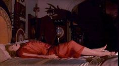 Голая Сэди Фрост в фильме «Дракула» фото #6