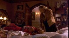 Голая Сэди Фрост в фильме «Дракула» фото #8