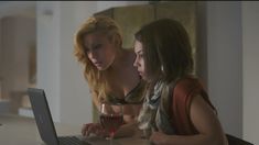 Голая Сэлли Голан в сериале «Руководство девушек в греховности» фото #6