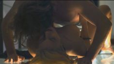 Голая Сэлли Голан в сериале «Руководство девушек в греховности» фото #53