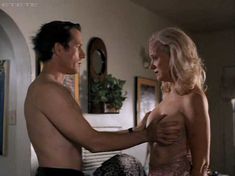 Голая Сэлли Кёркленд в фильме «Амнезия» фото #3