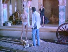 Голая Сэлли Кёркленд в фильме «Одинокие сердца» фото #1