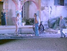 Голая Сэлли Кёркленд в фильме «Одинокие сердца» фото #2