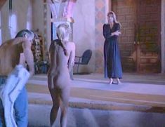 Голая Сэлли Кёркленд в фильме «Одинокие сердца» фото #4