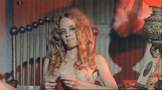 Голая Сэнди Браун Уайет в фильме «Джонни взял ружье» фото #1