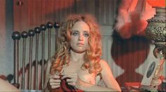 Голая Сэнди Браун Уайет в фильме «Джонни взял ружье» фото #3