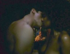 Голая Сэнди Шульц в фильме «Мой забытый мужчина» фото #3