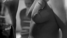 Голая Сюзанн Прингл в фильме «Замочная скважина» фото #9