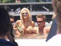 Голая грудь Сюзанн Стоукс в фильме «Обмороженные» фото #7