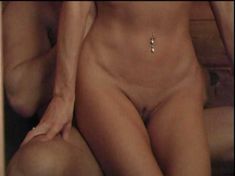 Голая Табита Стивенс в фильме «Кристи приходит домой» фото #27