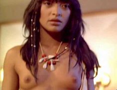 Голая Тамира в фильме «Эммануэль 6» фото #4