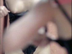 Голая Танди Пурен в фильме «Просто, как смерть» фото #8