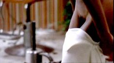 Голая Таня Бойд в фильме «Чёрный шампунь» фото #2