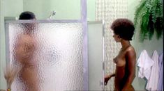 Голая Таня Бойд в фильме «Чёрный шампунь» фото #5