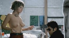 Голая Тара Саммерс в фильме «Я соблазнила Энди Уорхола» фото #3