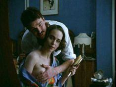 Голая Тара Фитцджеральд в сериале «Англосаксонские позы» фото #6