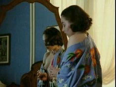 Голая Тара Фитцджеральд в сериале «Англосаксонские позы» фото #12