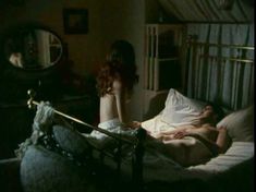 Голая Тара Фитцджеральд в сериале «Англосаксонские позы» фото #13