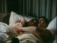 Голая Тара Фитцджеральд в сериале «Англосаксонские позы» фото #15