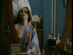 Голая Тара Фитцджеральд в сериале «Англосаксонские позы» фото #17