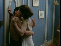 Голая Тара Фитцджеральд в сериале «Англосаксонские позы» фото #21