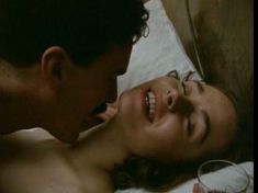 Голая Тара Фитцджеральд в сериале «Англосаксонские позы» фото #24