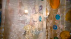 Голая Таттиона Джонс в фильме «Замочная скважина» фото #4