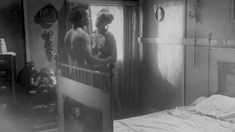 Голая Таттиона Джонс в фильме «Замочная скважина» фото #5