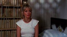 Твигги без лифчика в фильме «Клуб «Рай»» фото #3