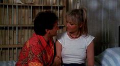 Твигги без лифчика в фильме «Клуб «Рай»» фото #4