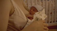 Голая грудь Теа Гилл в сериале «Близкие друзья» фото #5