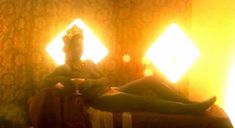 Голая Теган Мейер в фильме «Кризис тысячелетия» фото #2