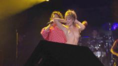 Голая Теган Шорт в сериале «Нас никогда не разлучить. Нерассказанная история INXS» фото #4