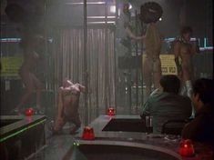 Голая Тейн МакКлюр в фильме «Час теней» фото #4