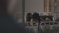 Голая грудь Теникы Дэвис в фильме «Поворот не туда 4: Кровавое начало» фото #1