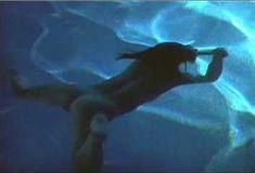 Голая Тереза Расселл в фильме «Черная вдова» фото #5