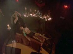 Голая грудь Тери Вейгель в фильме «Ночной гость» фото #8