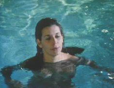 Голая Терри Конджи в фильме «Тени становятся черными» фото #4